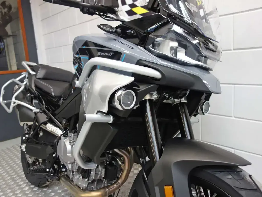 Nieuwe CFMOTO 800 MT tour met 799cc motor uit 2026 bij NIWA Motoren