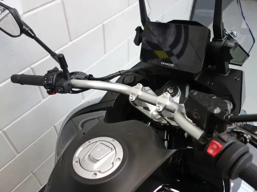 Nieuwe CFMOTO 800 MT tour met 799cc motor uit 2026 bij NIWA Motoren
