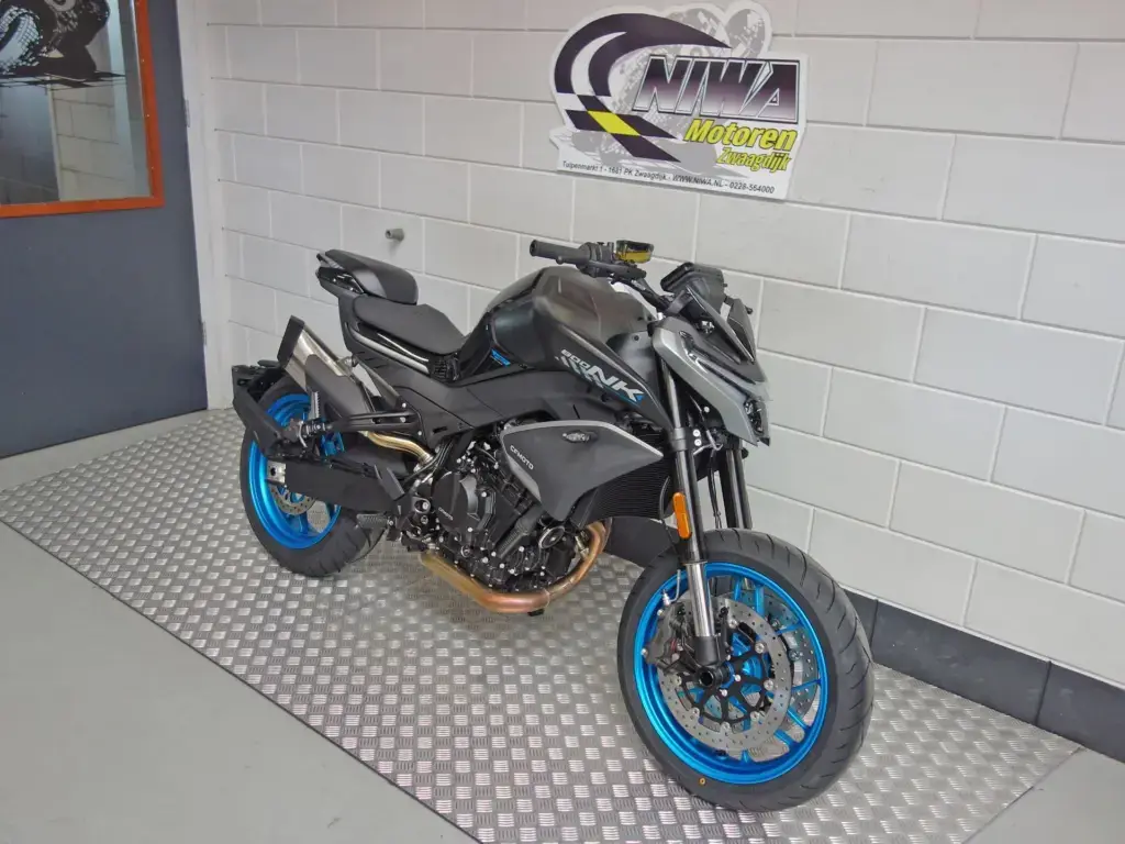 Nieuwe CFMOTO 800 NK naked bike met 799cc motor uit 2025 bij NIWA Motoren