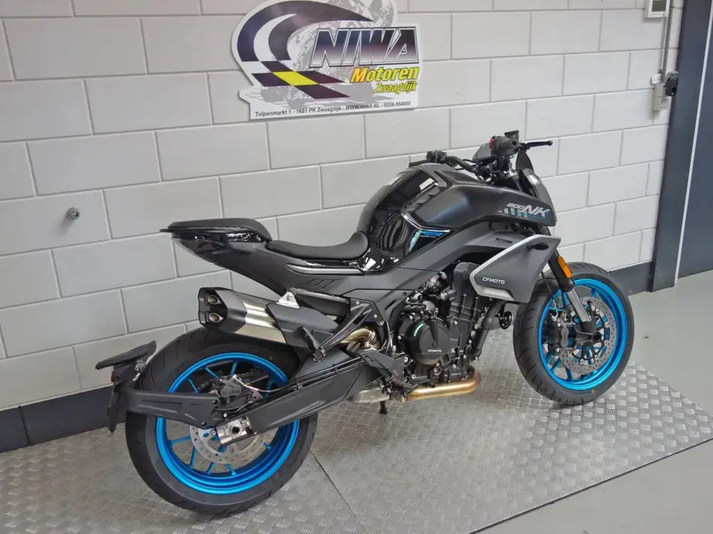 Nieuwe CFMOTO 800 NK naked bike met 799cc motor uit 2025 bij NIWA Motoren