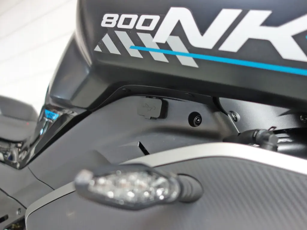 Nieuwe CFMOTO 800 NK naked bike met 799cc motor uit 2025 bij NIWA Motoren