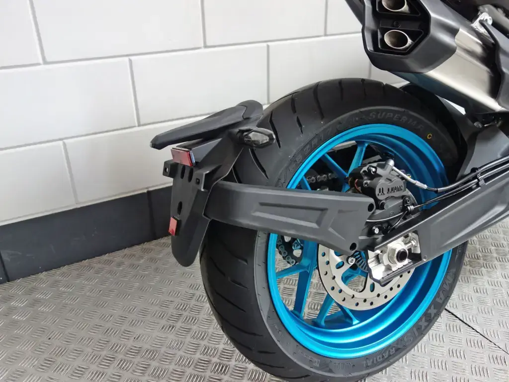 Nieuwe CFMOTO 800 NK naked bike met 799cc motor uit 2025 bij NIWA Motoren