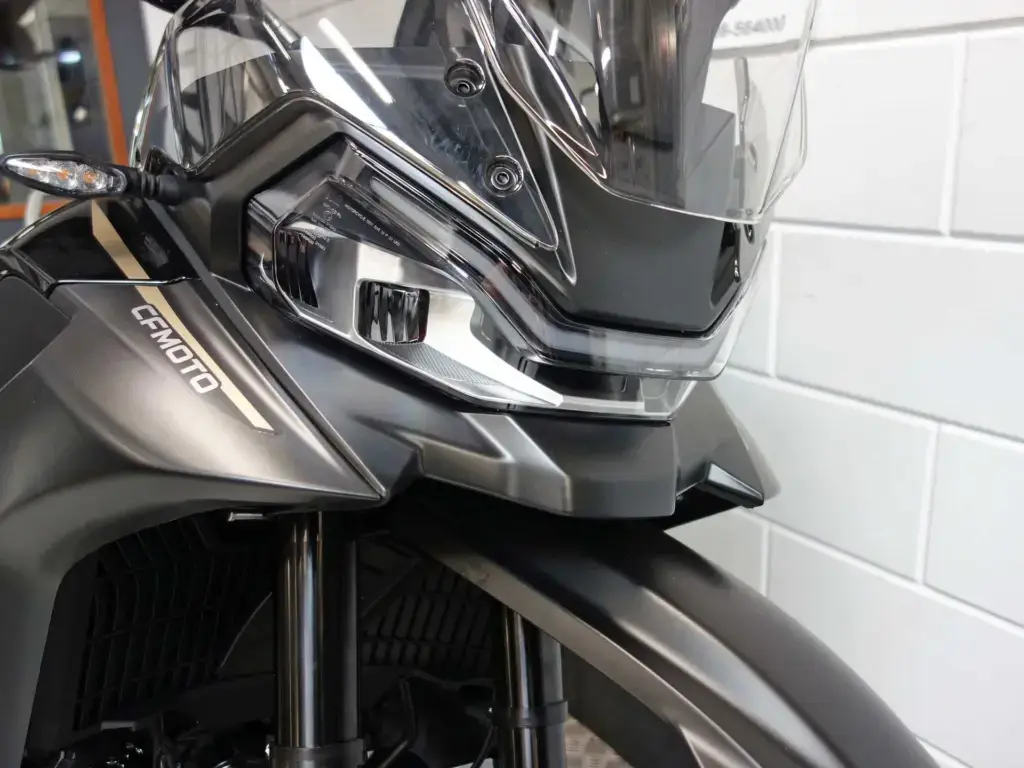 Nieuwe CFMOTO 800 MT tour met 799cc motor uit 2026 bij NIWA Motoren