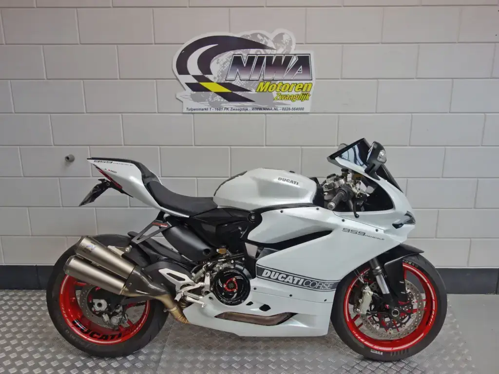 Gebruikte Ducati Super Sport supersport met 955cc motor uit 2015 bij NIWA Motoren