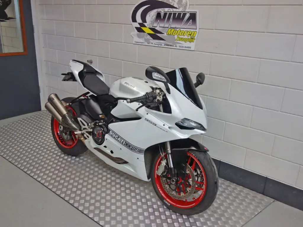 Gebruikte Ducati Super Sport supersport met 955cc motor uit 2015 bij NIWA Motoren