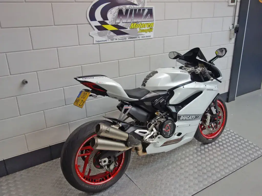Gebruikte Ducati Super Sport supersport met 955cc motor uit 2015 bij NIWA Motoren