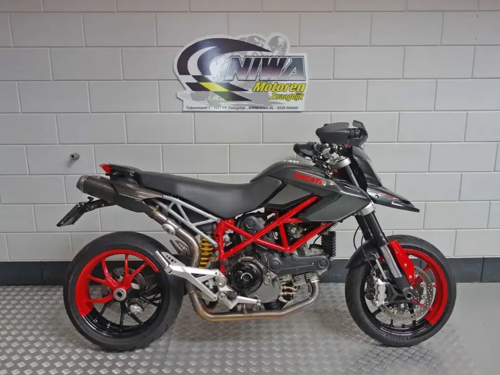 Gebruikte Ducati Hypermotard supermotard met 1079cc motor uit 2012 bij NIWA Motoren