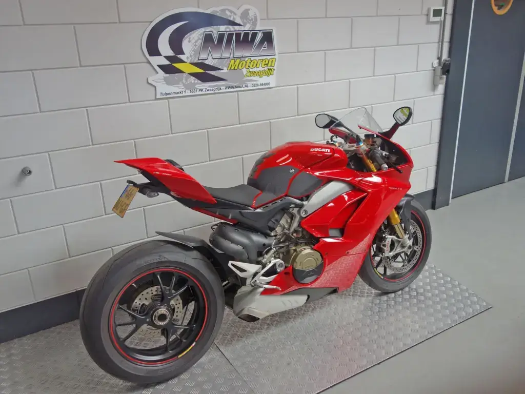 Gebruikte Ducati Panigale V4 supersport met 1103cc motor uit 2017 bij NIWA Motoren