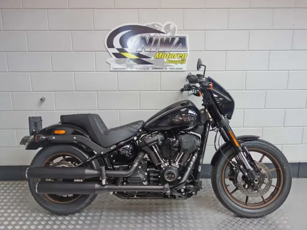 Gebruikte Harley-Davidson Low Rider chopper met 1923cc motor uit 2022 bij NIWA Motoren