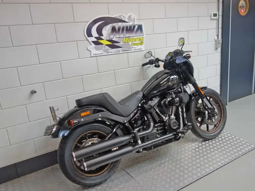 Gebruikte Harley-Davidson Low Rider chopper met 1923cc motor uit 2022 bij NIWA Motoren