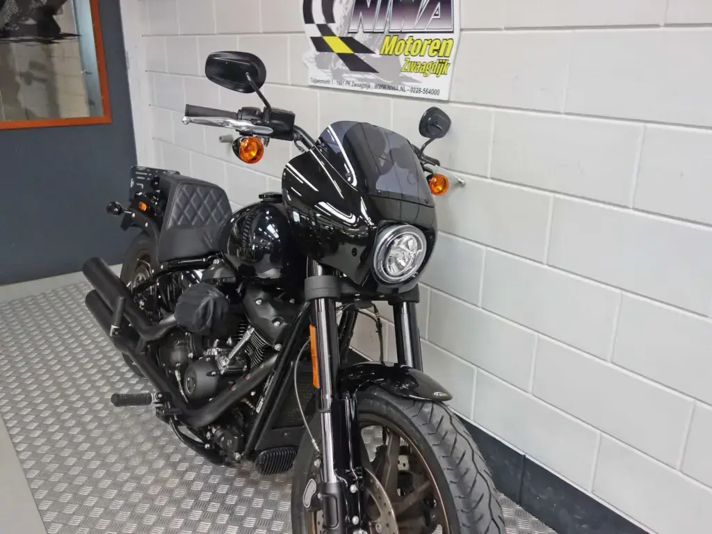 Gebruikte Harley-Davidson Low Rider chopper met 1923cc motor uit 2022 bij NIWA Motoren