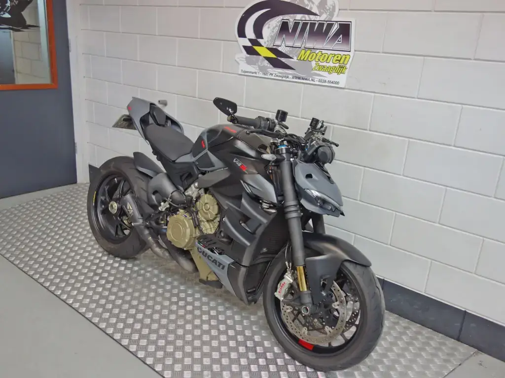 Gebruikte Ducati Streetfighter naked bike met 1103cc motor uit 2024 bij NIWA Motoren