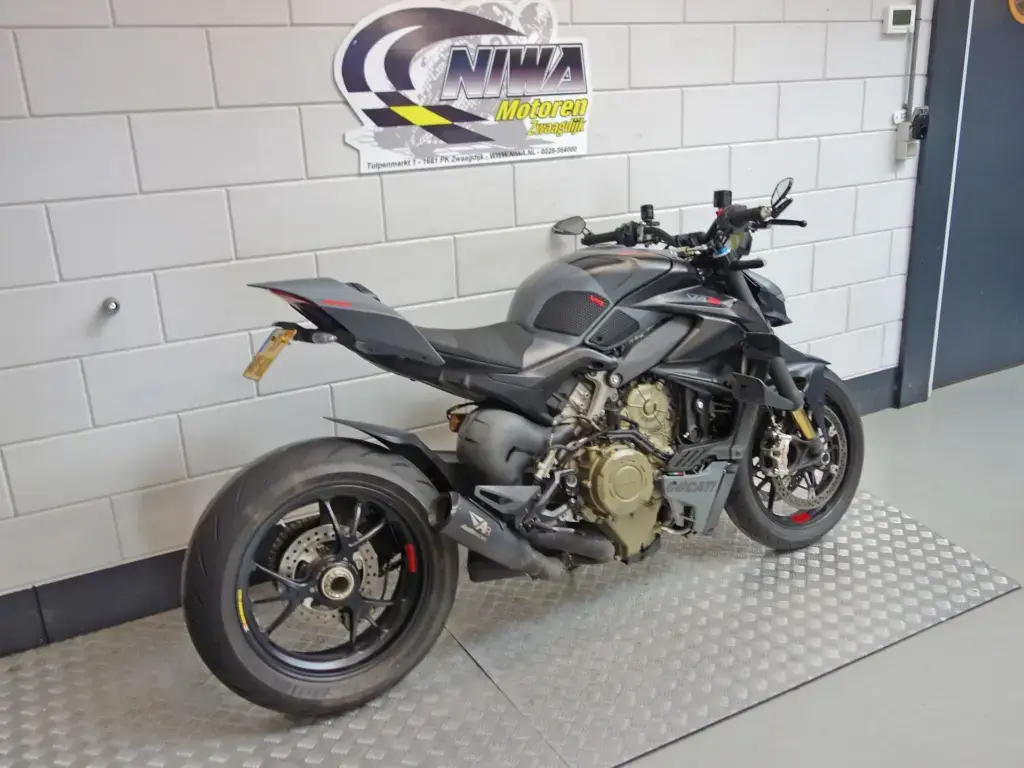 Gebruikte Ducati Streetfighter naked bike met 1103cc motor uit 2024 bij NIWA Motoren