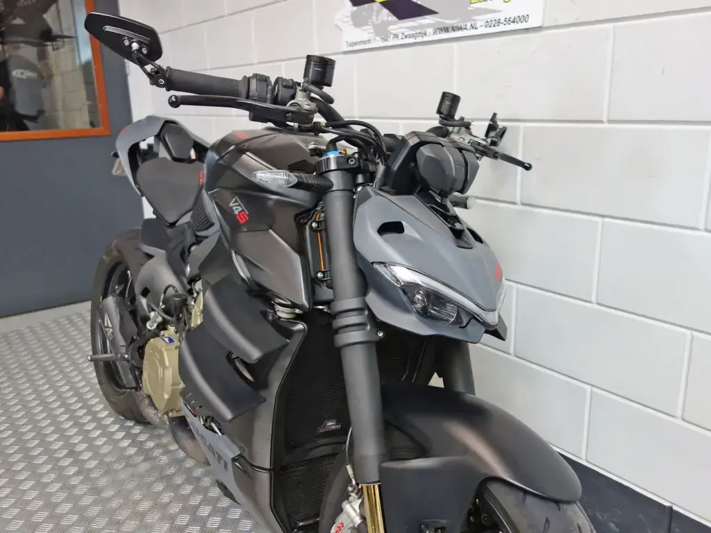 Gebruikte Ducati Streetfighter naked bike met 1103cc motor uit 2024 bij NIWA Motoren