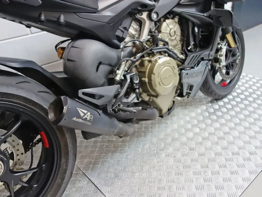 Gebruikte Ducati Streetfighter naked bike met 1103cc motor uit 2024 bij NIWA Motoren