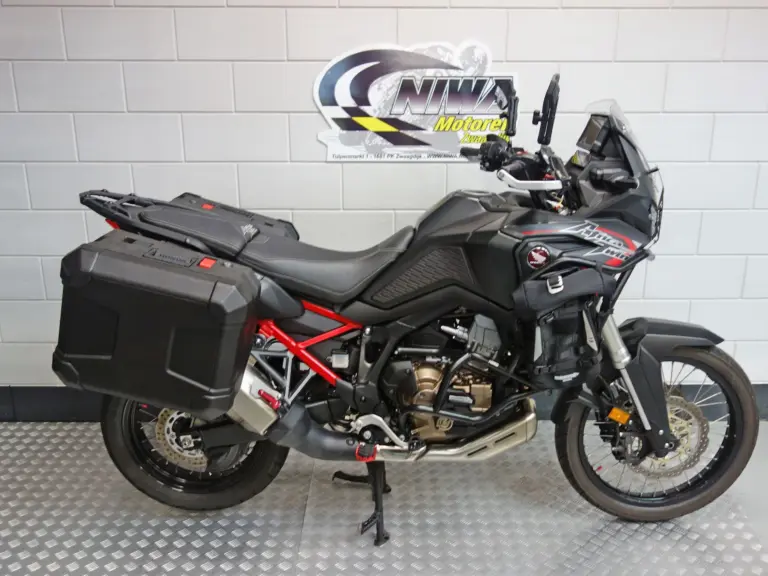 Gebruikte Honda CRF 1100 tour met 1084cc motor uit 2020 bij NIWA Motoren