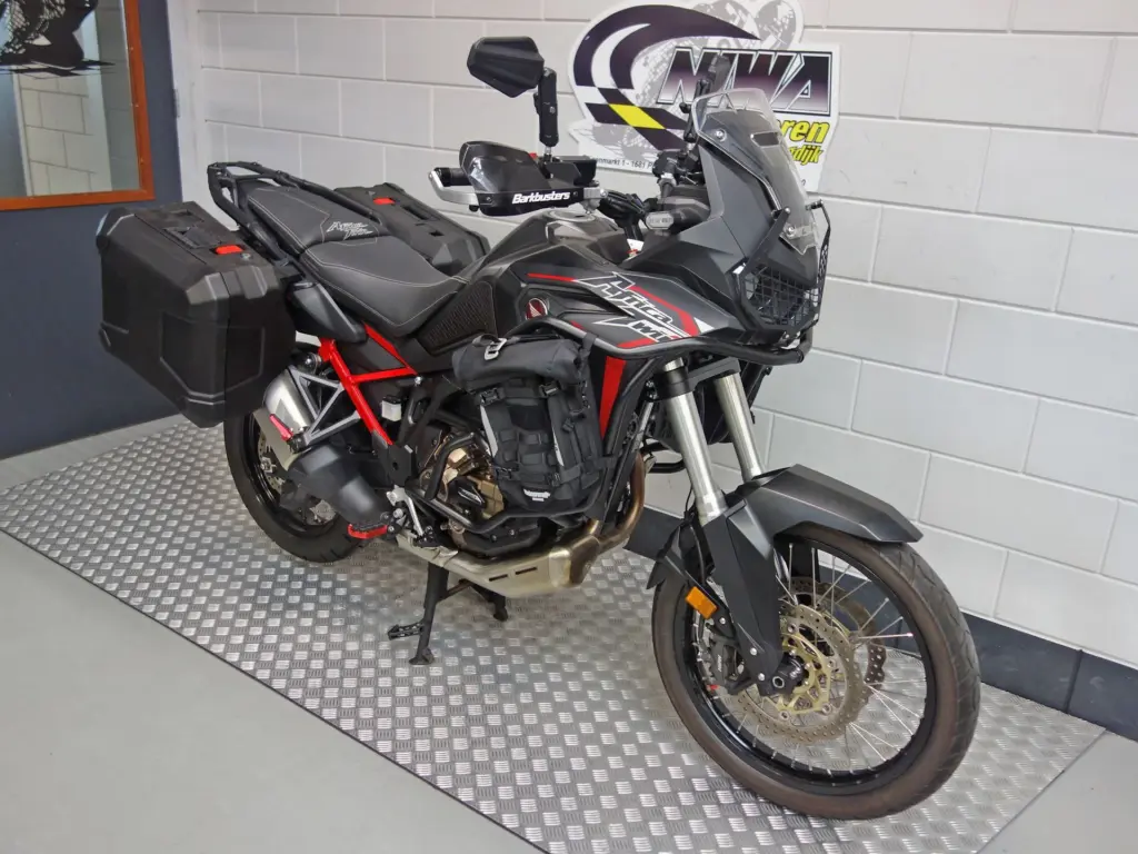Gebruikte Honda CRF 1100 tour met 1084cc motor uit 2020 bij NIWA Motoren