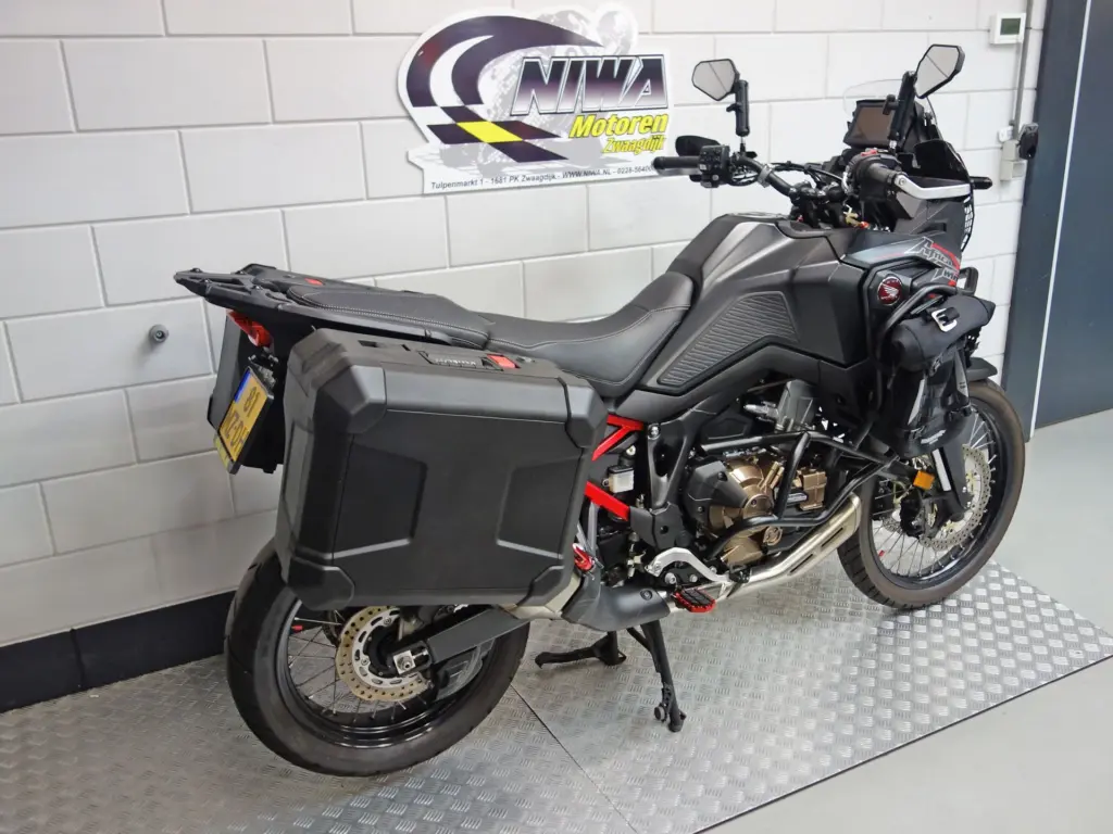 Gebruikte Honda CRF 1100 tour met 1084cc motor uit 2020 bij NIWA Motoren
