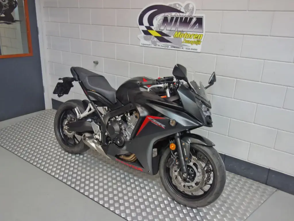 Gebruikte Honda CBR 650 naked bike met 649cc motor uit 2019 bij NIWA Motoren
