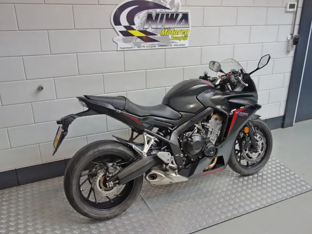 Gebruikte Honda CBR 650 naked bike met 649cc motor uit 2019 bij NIWA Motoren