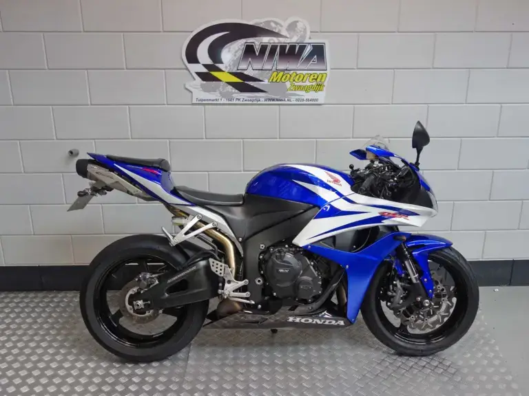 Gebruikte Honda CBR 600 supersport met 599cc motor uit 2008 bij NIWA Motoren