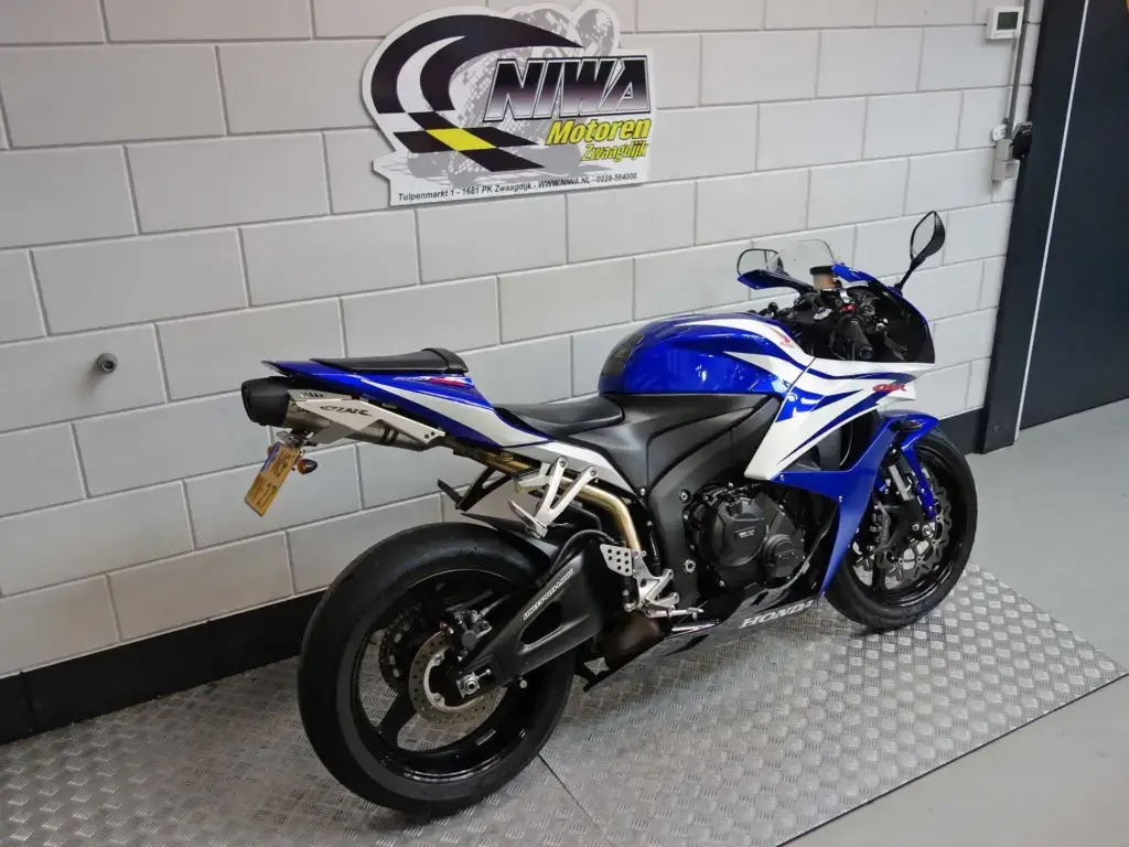 Gebruikte Honda CBR 600 supersport met 599cc motor uit 2008 bij NIWA Motoren