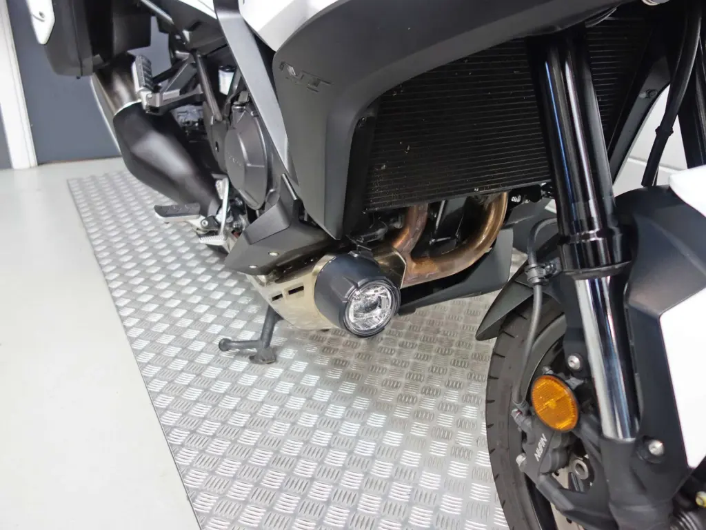 Gebruikte Honda NT 1100 tour met 1084cc motor uit 2022 bij NIWA Motoren