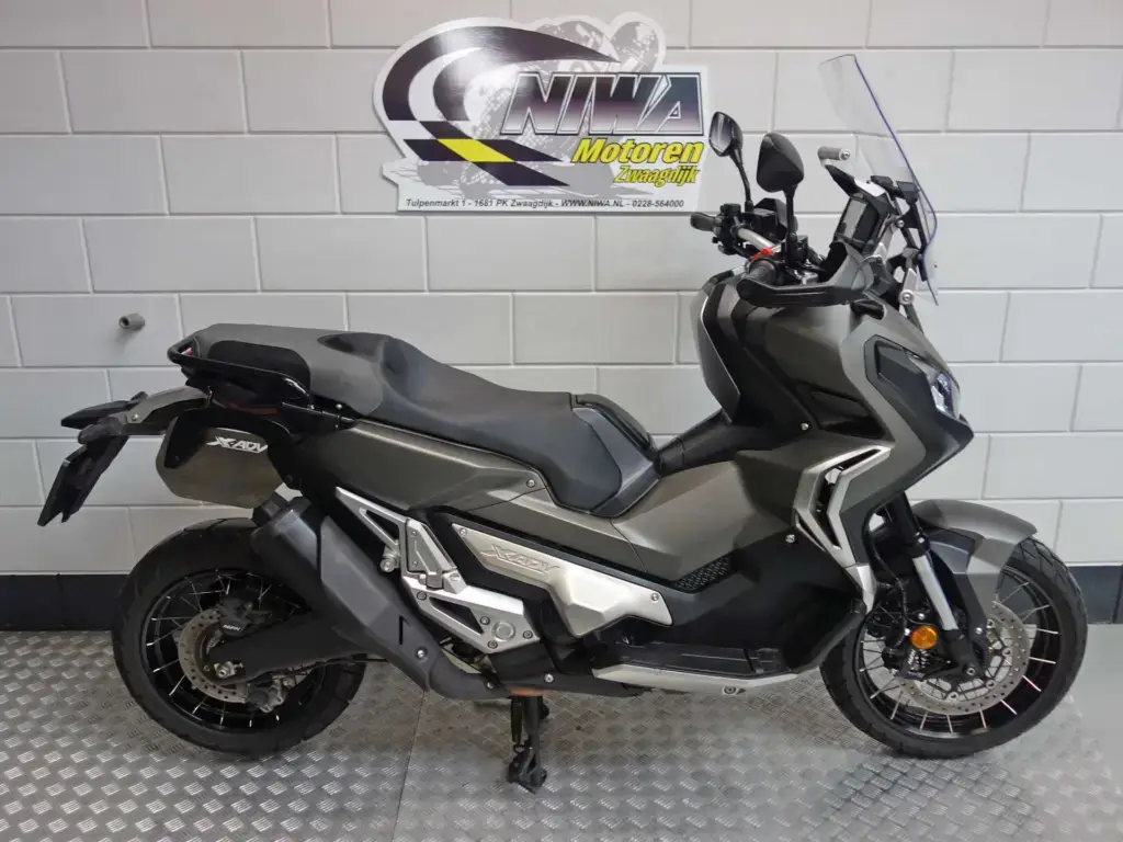 Gebruikte Honda NC 750 motorscooter met 745cc motor uit 2019 bij NIWA Motoren