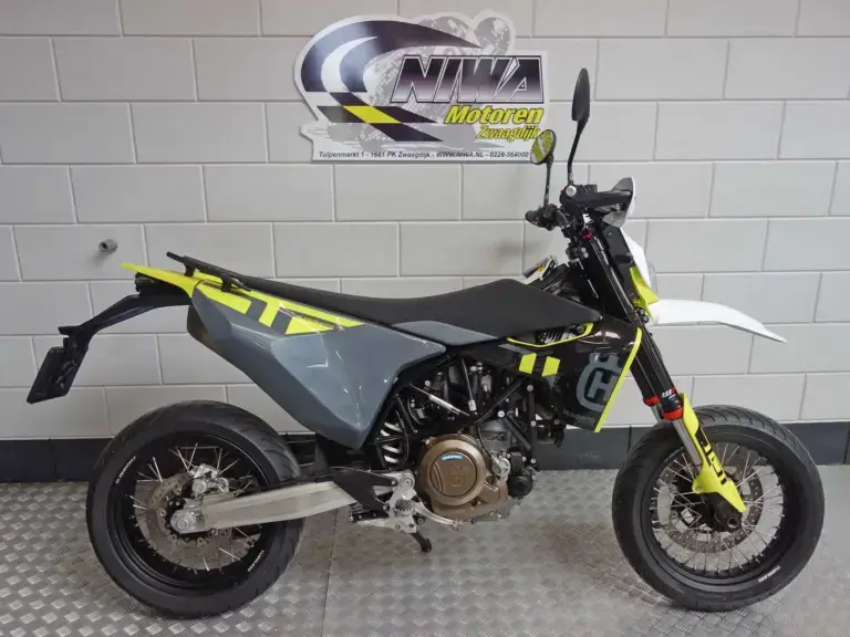 Gebruikte Husqvarna 701 Supermoto supermotard met 693cc motor uit 2023 bij NIWA Motoren
