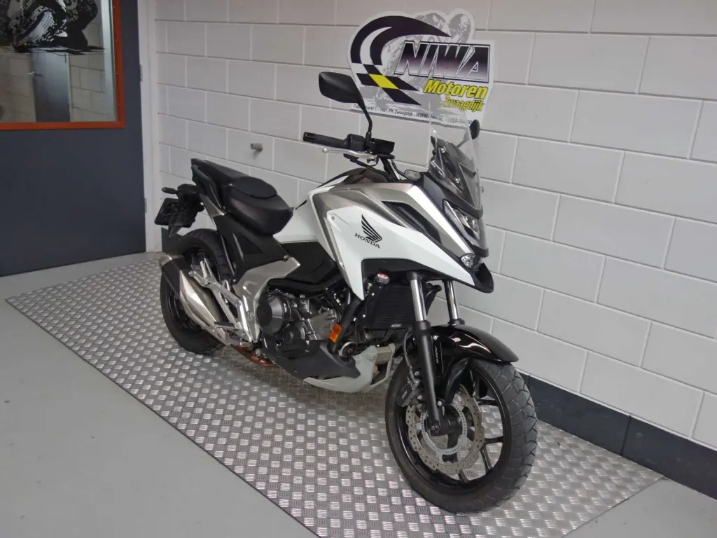Gebruikte Honda NC 750 all-road met 745cc motor uit 2022 bij NIWA Motoren