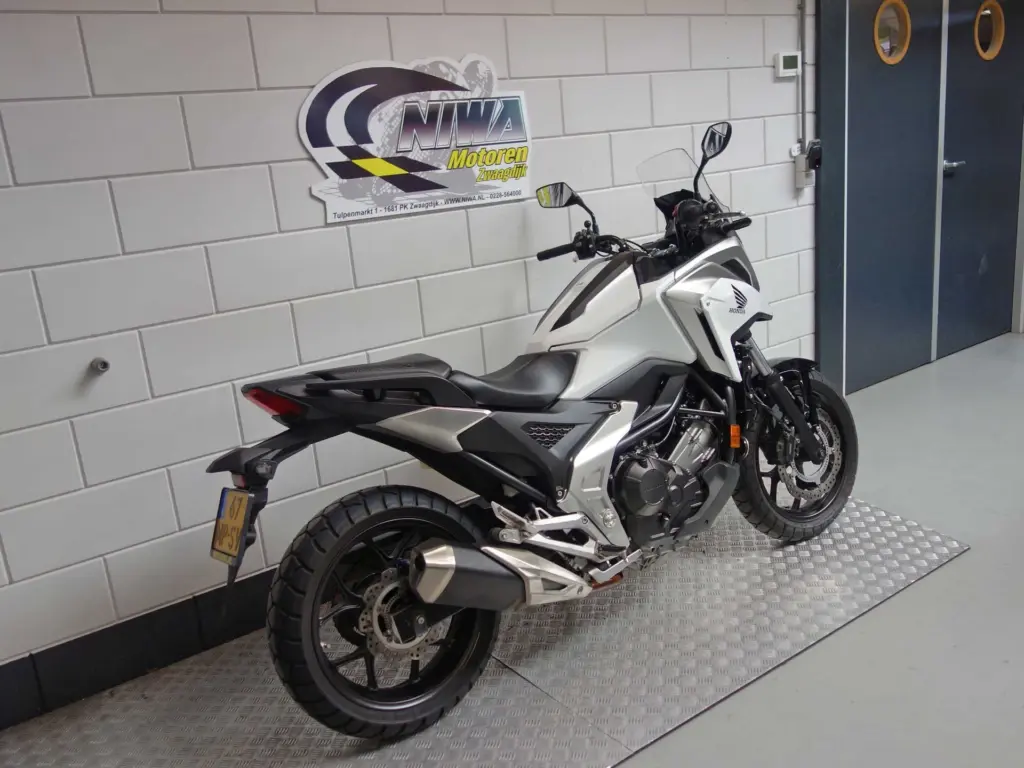 Gebruikte Honda NC 750 all-road met 745cc motor uit 2022 bij NIWA Motoren