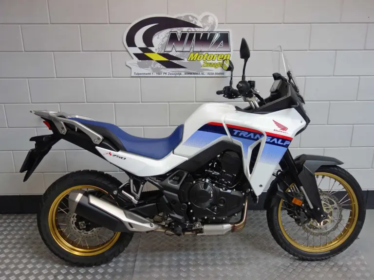 Gebruikte Honda XL 750 all-road met 755cc motor uit 2023 bij NIWA Motoren