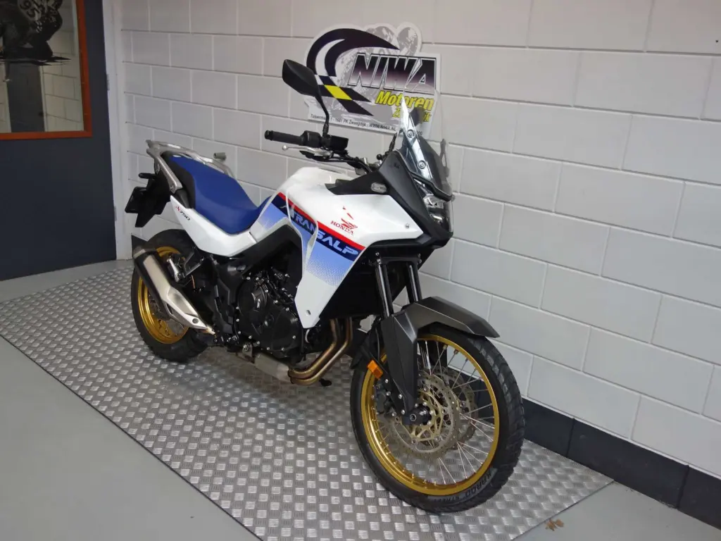 Gebruikte Honda XL 750 all-road met 755cc motor uit 2023 bij NIWA Motoren