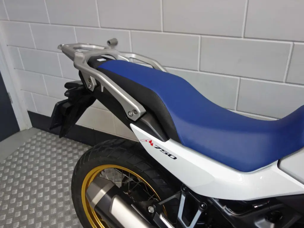 Gebruikte Honda XL 750 all-road met 755cc motor uit 2023 bij NIWA Motoren