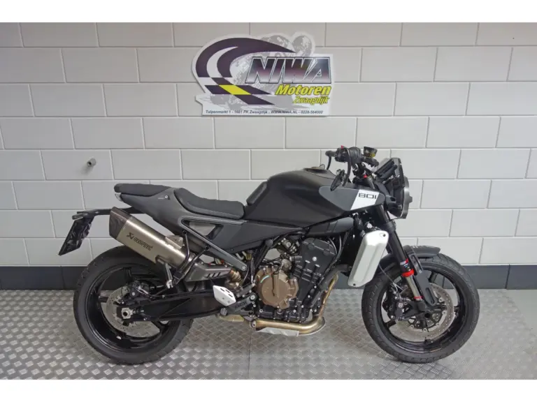 Nieuwe Husqvarna 701 Enduro enduro met cc motor uit 2025 bij NIWA Motoren
