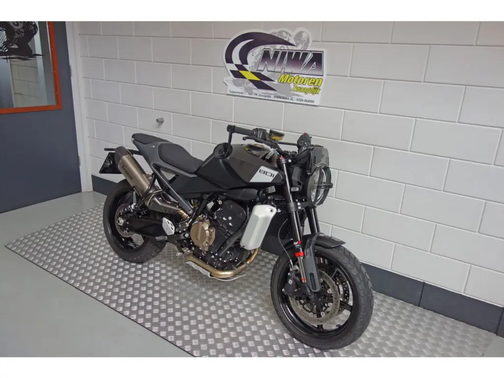 Gebruikte Husqvarna Svartpilen naked bike met 799cc motor uit 2026 bij NIWA Motoren