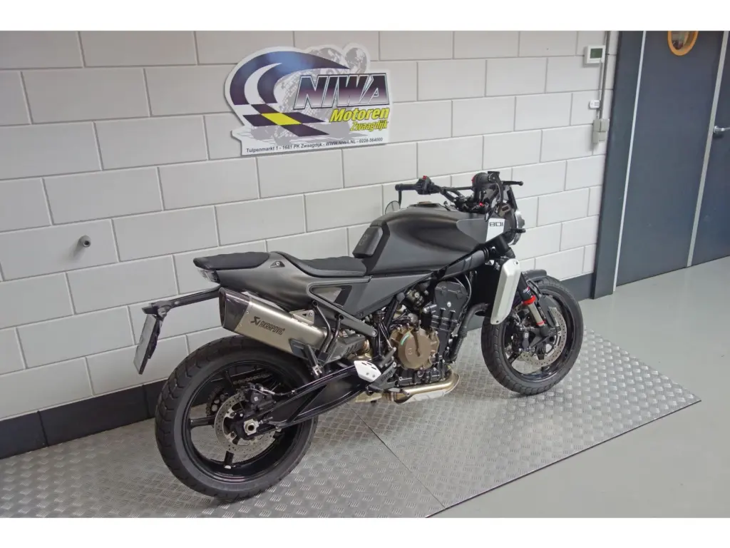 Gebruikte Husqvarna Svartpilen naked bike met 799cc motor uit 2026 bij NIWA Motoren