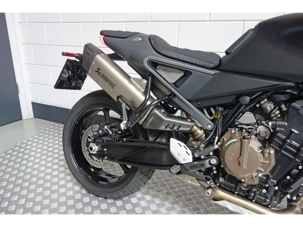 Gebruikte Husqvarna Svartpilen naked bike met 799cc motor uit 2026 bij NIWA Motoren