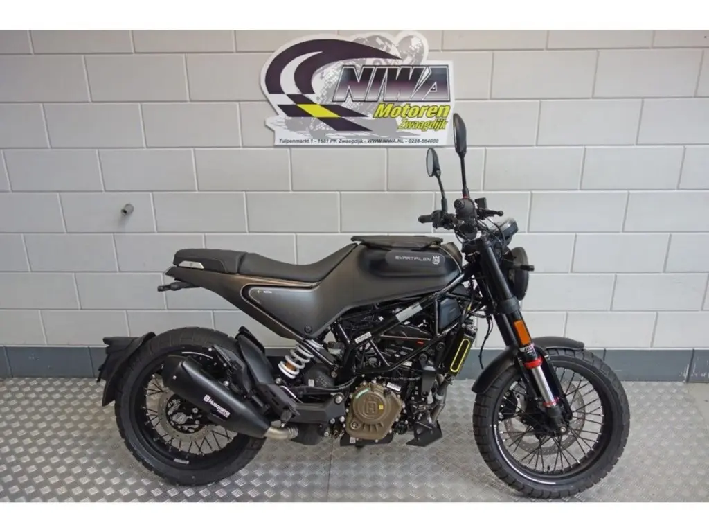 Gebruikte Husqvarna Svartpilen naked bike met 125cc motor uit 2025 bij NIWA Motoren