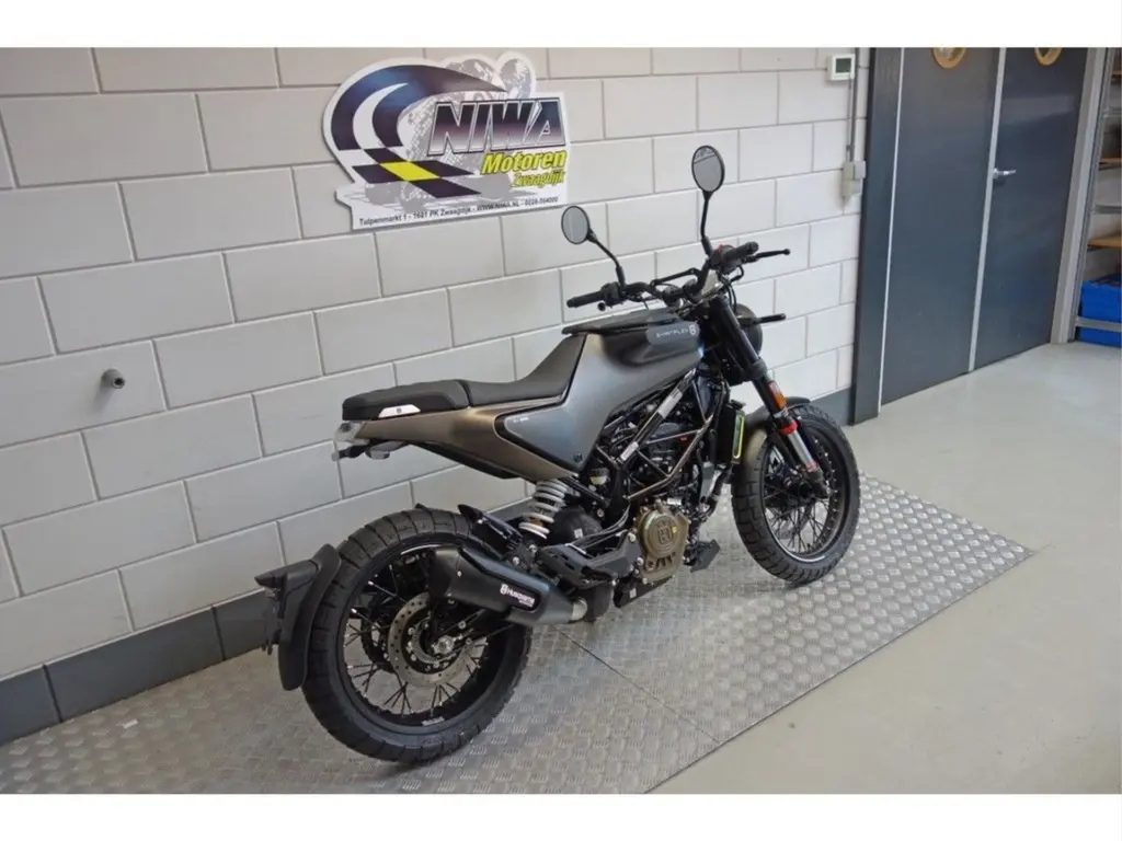Gebruikte Husqvarna Svartpilen naked bike met 125cc motor uit 2025 bij NIWA Motoren