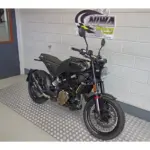 Gebruikte Husqvarna Svartpilen 125 naked bike met 125cc motor uit 2025 bij NIWA Motoren