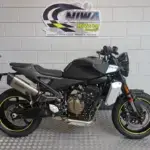 Nieuwe Husqvarna Svartpilen 801 naked bike met 799cc motor uit 2025 bij NIWA Motoren