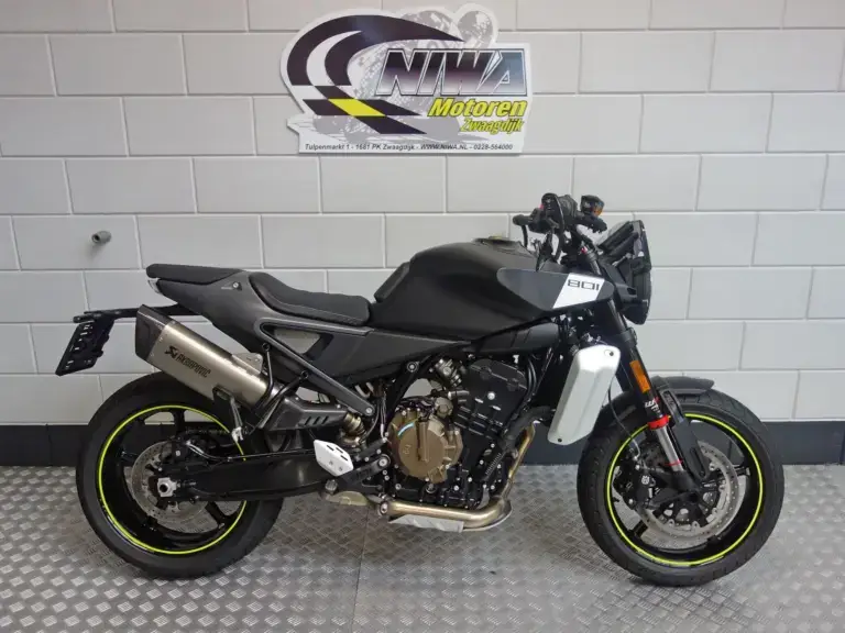 Nieuwe Husqvarna Svartpilen naked bike met 125cc motor uit 2025 bij NIWA Motoren
