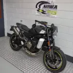 Nieuwe Husqvarna Svartpilen 801 naked bike met 799cc motor uit 2025 bij NIWA Motoren