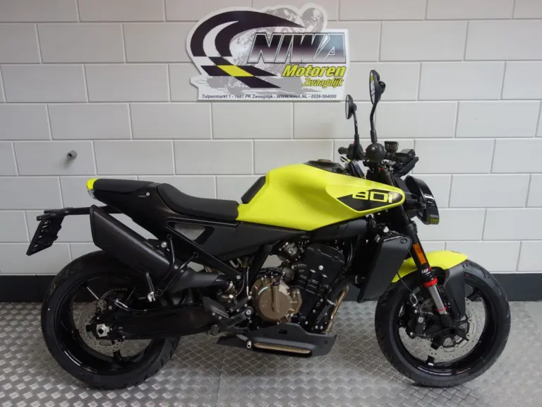Nieuwe Husqvarna Svartpilen naked bike met 125cc motor uit 2025 bij NIWA Motoren