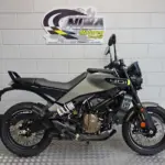 Nieuwe Husqvarna Svartpilen 401 naked bike met 373cc motor uit 2025 bij NIWA Motoren