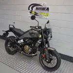 Nieuwe Husqvarna Svartpilen 401 naked bike met 373cc motor uit 2025 bij NIWA Motoren