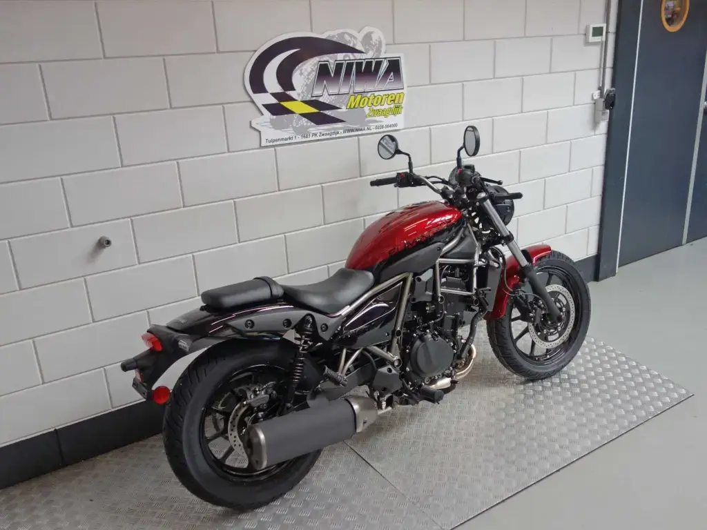 Nieuwe Kawasaki Eliminator 500 chopper met 451cc motor uit 2026 bij NIWA Motoren