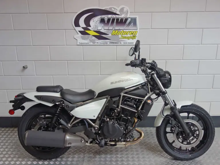 Gebruikte Harley-Davidson Low Rider chopper met 1923cc motor uit 2022 bij NIWA Motoren