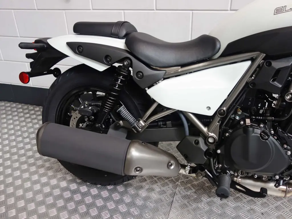 Nieuwe Kawasaki Eliminator 500 chopper met 451cc motor uit 2026 bij NIWA Motoren